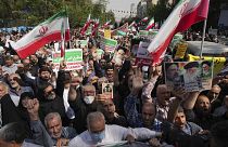 Kormánypárti tüntetők pénteken Teheránban