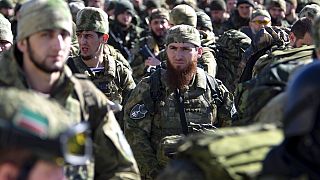 Tschetschenische Soldaten bei einer Rede von Ramsan Kadyrow in Grosny