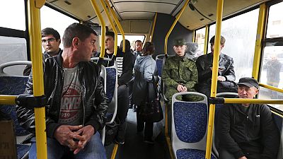 Des recrues des forces armées russes en bus dans un centre militaire à Volgograd, le 24 septembre 2022. 