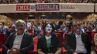 HDP Eş Genel Başkanları Pervin Buldan (ortada) ve Mithat Sancar (solda) ile Emek Partisi Genel Başkanı Ercüment Akdeniz (sağda)