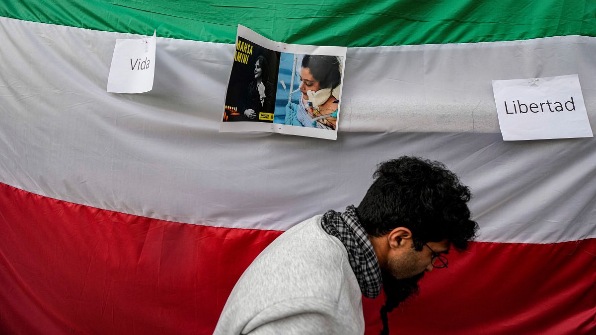 Élet, szabadság - Chilében is tüntettek az iráni rezsim ellen