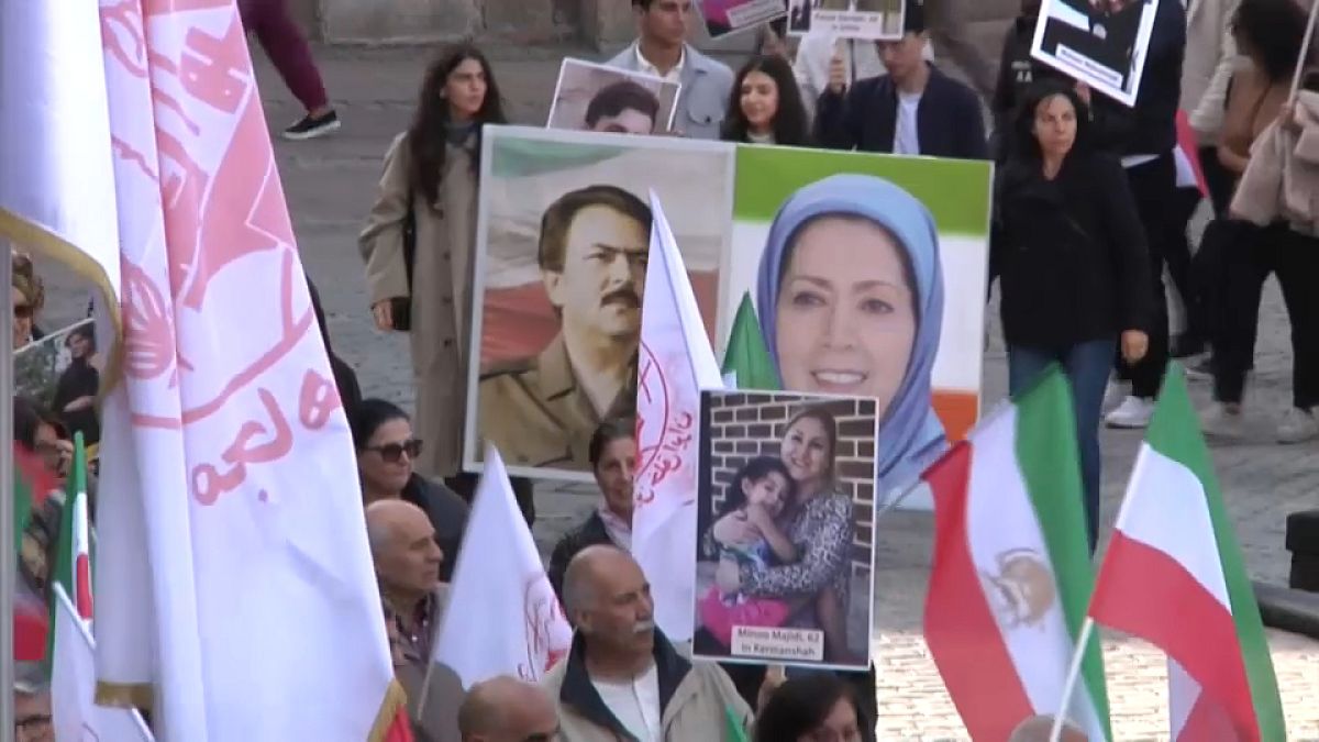 A Stockholm en Suède, des centaines de personnes ont manifesté en soutien à Mahsa Amini