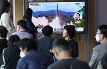 Autoridades sul-coreanas assistem a lançamento de míssil