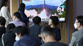 Autoridades sul-coreanas assistem a lançamento de míssil
