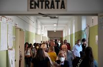 Fila para as assembleias de voto nas Eleições Legislativas de Itália