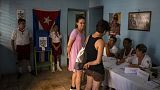 Szavazók a családjogi referendumon Kubában 2022. szeptember 25-én