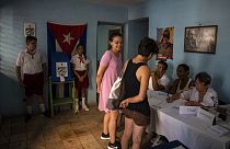 Szavazók a családjogi referendumon Kubában 2022. szeptember 25-én