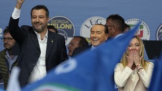Выигравшая по результатам экзитполов выборы коалиция: (слева направо) Маттео Сальвини, Сильвио Берлускони и Джорджа Мелони