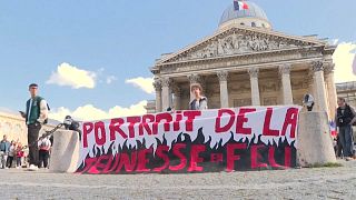 Houve várias manifestações pelo clima este fim de semana em Paris