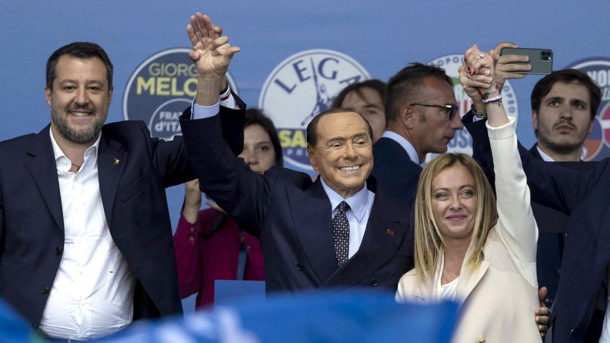 Salvini, Berlusconi és Meloni a választási kampányzárón