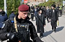 On binlerce Hasidik Yahudi Ukrayna'nın Uman kentinde bir araya geldi