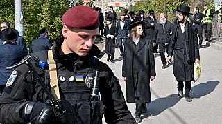 On binlerce Hasidik Yahudi Ukrayna'nın Uman kentinde bir araya geldi