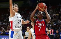 Avustralya'nın Sydney kentinin ev sahipliği yaptığı 2022 FIBA Dünya Kupası ABD-Güney Kore karşılaşmasında ABD'li oyuncu Ariel Atkins, basket için bastırırken