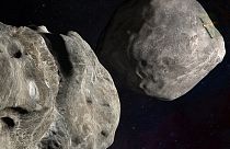 Απεικόνιση της επιχείρησης αλλαγής τροχιάς του αστεροειδή «Δίμορφος» από το πανεπιστήμιο Johns Hopkins