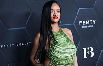 Rihanna accepts halftime Super Bowl gig