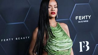 Rihanna accepts halftime Super Bowl gig