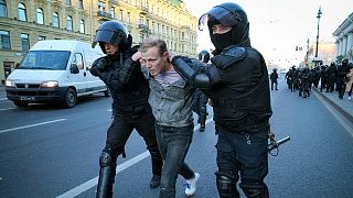 Őrizetbe vett tüntető Moszkvában - joga van a védelemre Európában? 