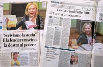 Jornais fazem manchete com a vitória de Giorgia Meloni nas eleições gerais em Itália