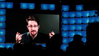 Putin, ABD'li istihbarat ajanı Edward Snowden'a Rus vatandaşlığı verdi
