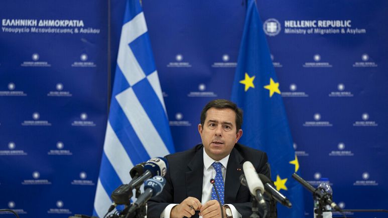 Yunanistan: AB, Akdeniz ülkelerini mülteci ‘otoparkı’ gibi kullanıyor