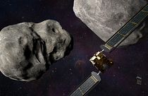 La nave espacial DART acercándose al asteroide Dimorphos en una imagen de la NASA