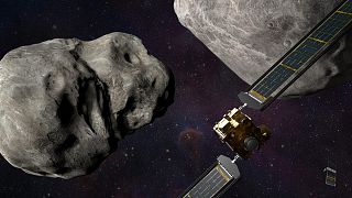 La nave espacial DART acercándose al asteroide Dimorphos en una imagen de la NASA