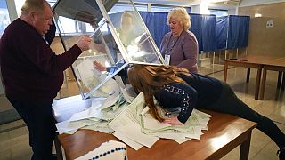 Une urne de vote à Louhansk, Ukraine occupée, le 27 septembre 2022