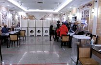 Εικόνα απο τα εκλογικά κέντρα που στήθηκαν σε κατεχόμενη Ουκρανία και Ρωσία για τα ψευδο-δημοψηφίσματα