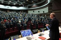 O Ρετζέπ Ταγίπ Ερντογάν απευθύνεται στην κοινβουλευτική ομάδα του AKP