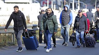 Un grupo de ciudadanos rusosa escapa del país para evitar el reclutamiento forzoso