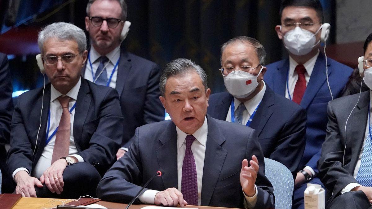 Çin Dışişleri Bakanı BM Güvenlik Konseyi'nde konuşurken