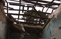 Andrij Oprisko alaposan megrongálódott házának teteje