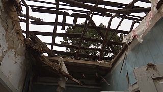 Andrij Oprisko alaposan megrongálódott házának teteje