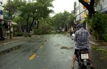 Le typhon Noru a touché terre au Vietnam, des dégâts matériels