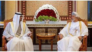 رئيس دولة الإمارات الشيخ محمد بن زايد آل نهيان وسلطان عمان هيثم بن طارق