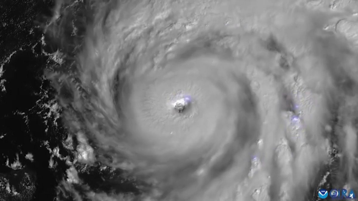 صور بالأقمار الصناعية للإعصار إيان