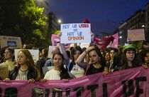 Des femmes manifestent à l'occasion de la Journée mondiale du droit à l'avortement, Milan, mercredi 28 septembre 2022