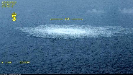 Sur cette photo fournie par les garde-côtes suédois, la fuite de gaz dans la mer Baltique provenant de Nord Stream photographiée depuis l'avion des garde-côtes, 27.09.2022