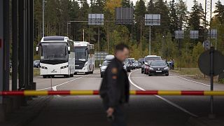Buses and cars queue to cross the border from Russia to Finland at the Vaalimaa border check point in Virolahti, 23 September 2022