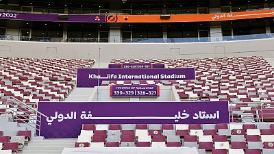 منظر عام لاستاد خليفة الدولي من الخارج في الدوحة استعداداً لكأس العالم لكرة القدم في صورة التقطت يوم الخميس 29 أيلول 2022.