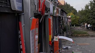 Dégâts dans la ville de Kramatorsk en Ukraine après une attaque à la roquette