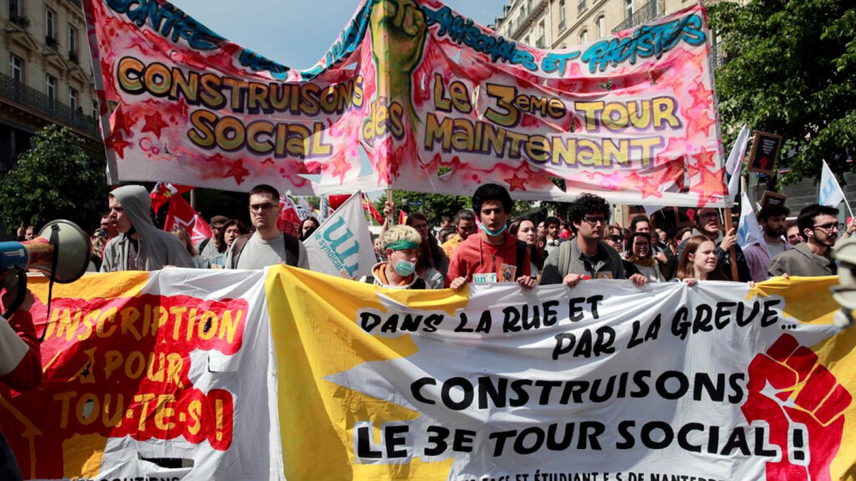 صورة من الارشيف-  مظاهرة في عيد العمال في باريس، فرنسا، 1 مايو 2022.