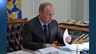 El presidente Putin firmando los tratados de adhesión de las regiones ucranianas