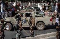 Archives : combattants talibans sur les lieux d'une explosion à Kaboul, le 23 février 2022