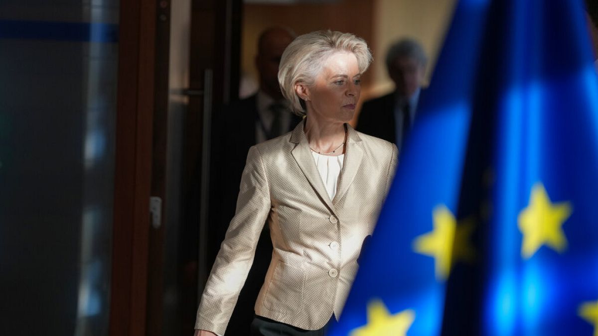 رئيسة المفوضية الأوروبية، أورسولا فون دير لاين، تحضر الاجتماع الأسبوعي لهيئة المفوضين في مقر الاتحاد الأوروبي في بروكسل، يوم الأربعاء 28 سبتمبر 2022. 