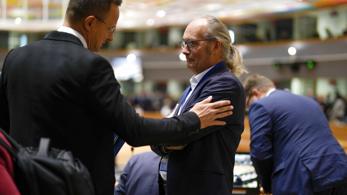 Ο Ούγγρος υπουργός Εξωτερικών και ο υπουργός Ενέργειας του Λουξεμβούργου στο συμβούλιο της ΕΕ