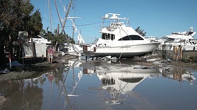 Varios barcos arrastrados en Florida por el huracán Ian.