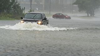 Furacão chega a Charleston com ventos fortes e chuvas torrenciais