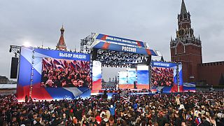 Φιέστα στην Κόκκινη Πλατεία στη Μόσχα για το αποτέλεσμα των ψευδοδημοψηφισμάτων