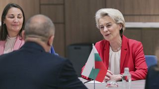 رئيسة المفوضية الأوروبية أورسولا فون دير لاين، تلتقي بالرئيس البلغاري رومين راديف، في صوفيا-بلغاريا